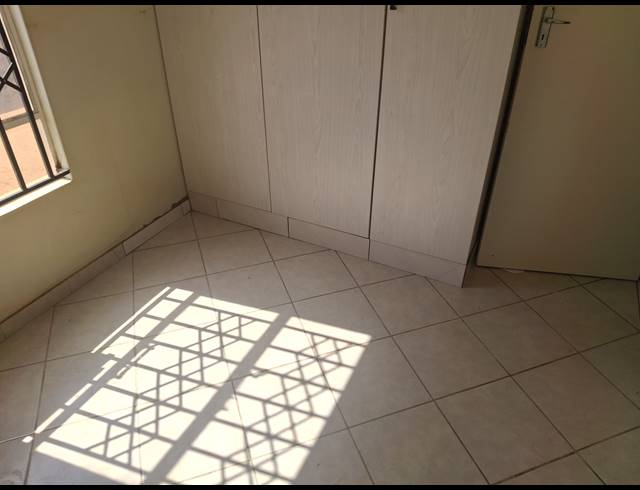2 BEDROOM FREEHOLD FOR SALE IN CRYSTAL PARK